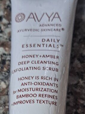 AVYA ADVANCED SKINCARE DAILY ESSENTIALS HONEY + AMBER DEEP CLEANSING SCRUB